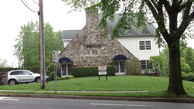 2 Dearfield Dr in Greenwich, CT - Building Photo - Building Photo