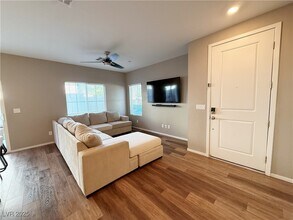 525 Mossy Cup St in Henderson, NV - Building Photo - Building Photo