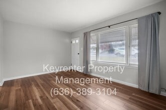 1045 N New Florissant Rd in Florissant, MO - Building Photo - Building Photo