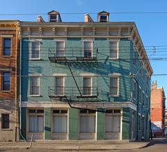 41 E McMicken Ave in Cincinnati, OH - Foto de edificio - Building Photo