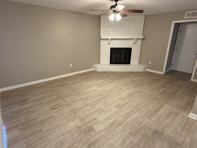 855 Charter Oak Dr in Southaven, MS - Building Photo - Building Photo