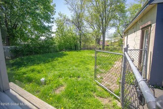 10 Bailey Ave in Latham, NY - Building Photo - Building Photo