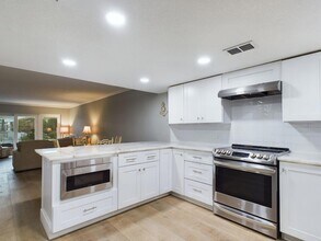 151 Calhoun Ave, Unit 108 in Destin, FL - Foto de edificio - Building Photo