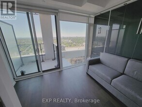 5-3115 Soudan Ave in Toronto, ON - Building Photo - Building Photo