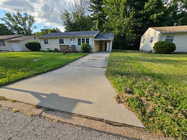 1467 Broadlawns Ln in St. Louis, MO - Building Photo - Building Photo