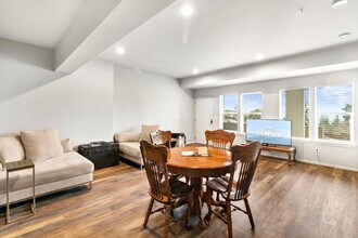 624 E 32nd St in Tacoma, WA - Foto de edificio - Building Photo