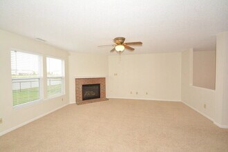 8234 Gathering Cir in Indianapolis, IN - Foto de edificio - Building Photo