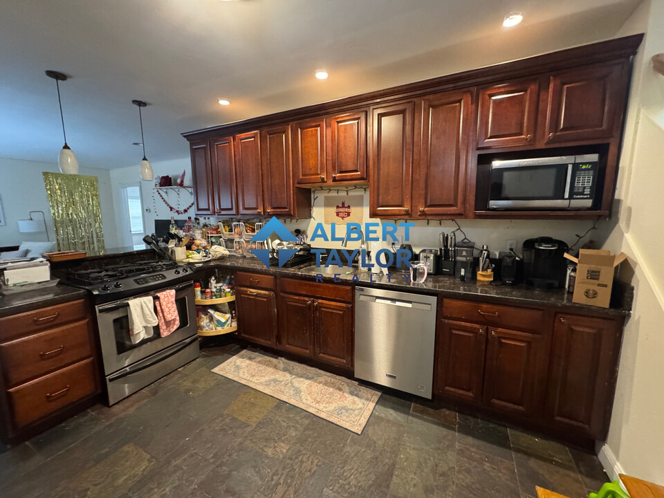 44 Greycliff Rd, Unit 1 in Boston, MA - Building Photo