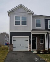 25 Elliot Ln in Mount Holly, NJ - Building Photo