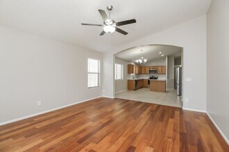 10223 W Gross Ave in Tolleson, AZ - Foto de edificio - Building Photo