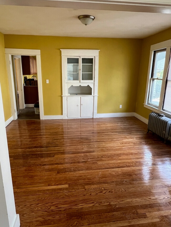 110 Dunmoreland St, Unit Apt 1 in Springfield, MA - Building Photo - Building Photo