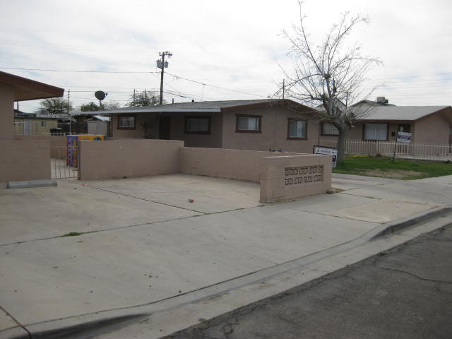 2343-2351 S Madison Ave in Yuma, AZ - Building Photo