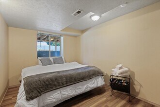9308 North Mountain Lane in Spokane, WA - Foto de edificio - Building Photo