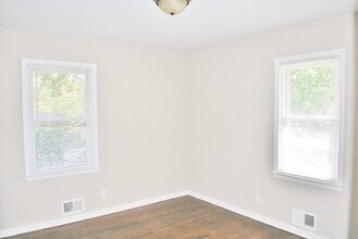 10004 Beacon Ave in Kansas City, MO - Building Photo - Building Photo