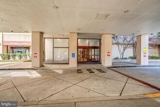 4515 Willard Ave in Chevy Chase, MD - Building Photo - Building Photo