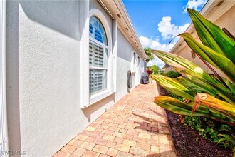 7931 Valentina Ct in Naples, FL - Building Photo - Building Photo