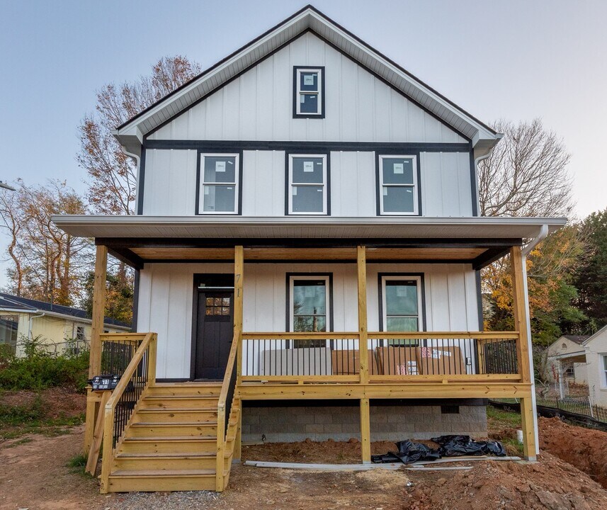 71 Oakley Rd in Asheville, NC - Building Photo