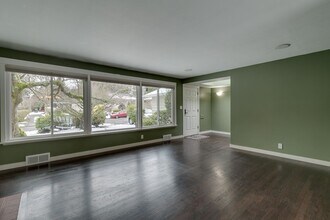 6016 44th Ave NE in Seattle, WA - Foto de edificio - Building Photo