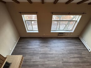 2131 N Summit Ave in Milwaukee, WI - Foto de edificio - Building Photo