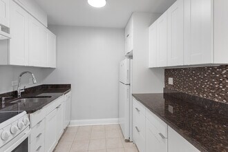 7710 N Sheridan Rd in Chicago, IL - Building Photo - Building Photo