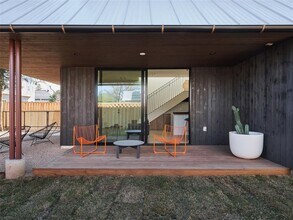 1000 Gullett St in Austin, TX - Building Photo - Building Photo