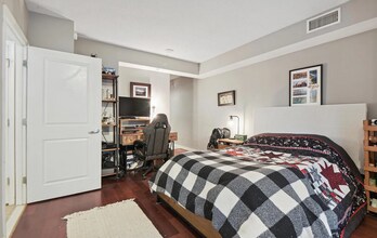 555 Massachusetts Ave NW, Unit 1014 in Washington, DC - Foto de edificio - Building Photo