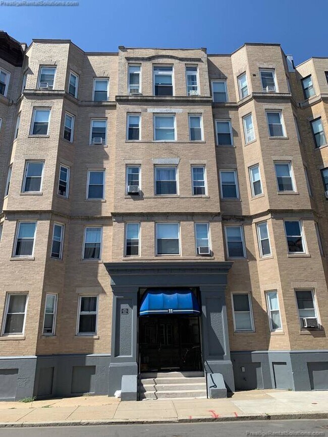 5 Royce Rd, Unit 1 in Boston, MA - Building Photo - Building Photo