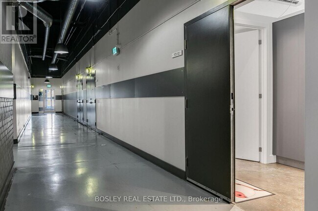 136-1173 Dundas St E in Toronto, ON - Building Photo - Building Photo