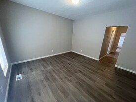 129 Pratt St in Greenfield, IN - Building Photo