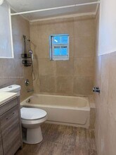 1030 NW 106th St in Miami, FL - Building Photo - Building Photo