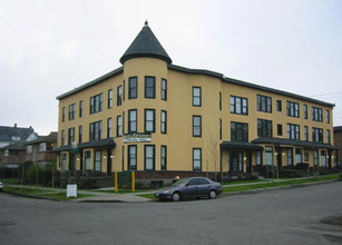 New York Apartments in Tacoma, WA - Building Photo - Building Photo