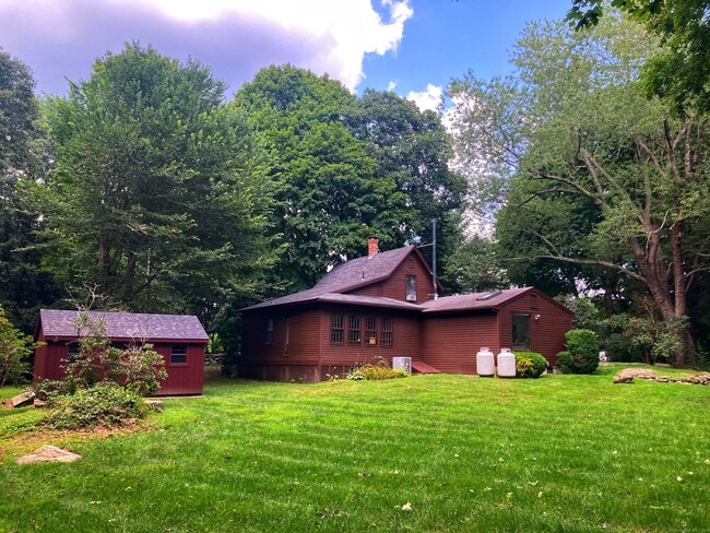 205 Pequot Trail in Stonington, CT - Building Photo - Building Photo