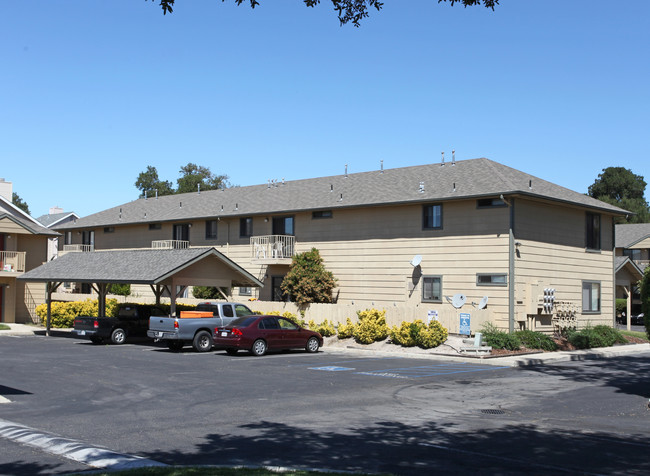 La Tierra Apartments in Atascadero, CA - Building Photo - Building Photo