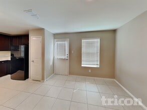 707 Odlozil Ln, Unit 214 NW 11th St in Ennis, TX - Foto de edificio - Building Photo