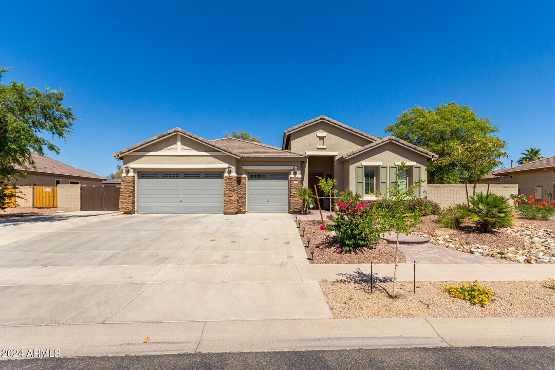 7453 N 85th Dr in Glendale, AZ - Building Photo