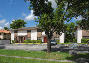 3530-3544 NW 116th Ter in Coral Springs, FL - Foto de edificio - Building Photo