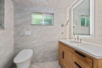 10544 Alton Ave NE in Seattle, WA - Building Photo - Building Photo