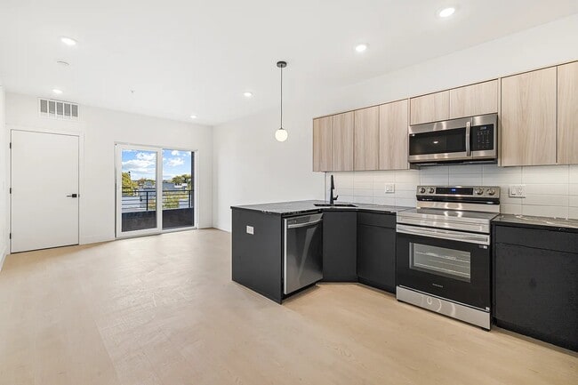 2139 N 10th St, Unit B02