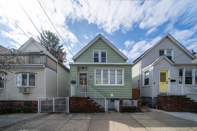 property at 46 E 16th St