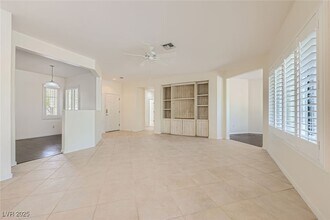 2313 Fox Hills Dr, Unit 1082 in Henderson, NV - Building Photo - Building Photo