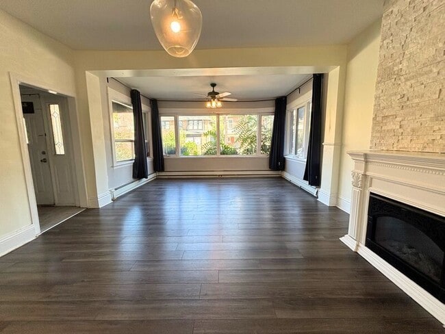 32 Sherman Ave S in Hamilton, ON - Building Photo - Building Photo