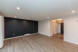 2500 Deborah Dr in Beachwood, OH - Building Photo - Building Photo