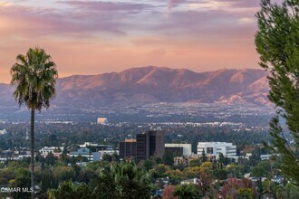 4624 Gable Dr, Unit south unit in Encino, CA - Foto de edificio - Building Photo