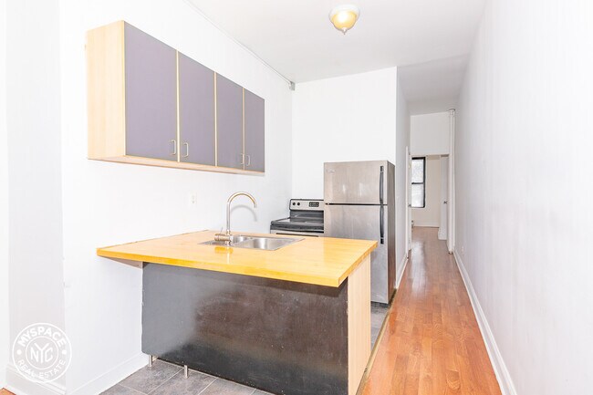 311 Troutman St-Unit -8P in Brooklyn, NY - Building Photo - Building Photo