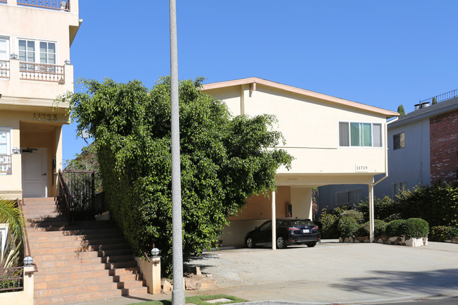 11719 Mayfield Ave in Los Angeles, CA - Building Photo - Building Photo