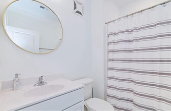 1725 Dromolin Dr in Virginia Beach, VA - Building Photo - Building Photo