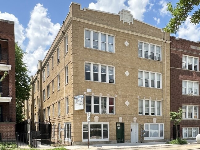 property at 5662 N Ridge Ave