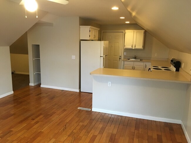 604 W MT MORIS ST APT 3