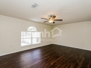 12808 Lake Vista Dr in Gibsonton, FL - Foto de edificio - Building Photo