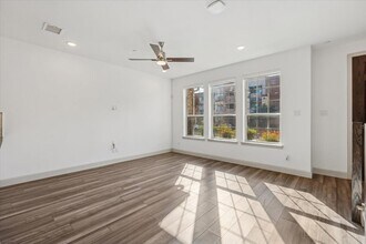 6072 Silverado Trail in McKinney, TX - Foto de edificio - Building Photo